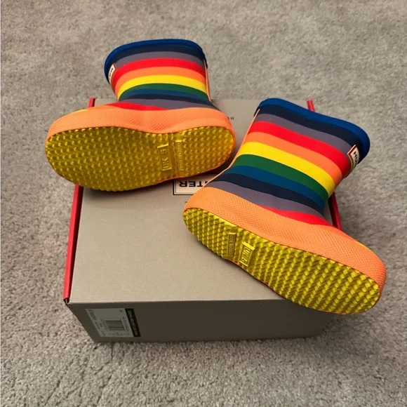 NEW in Box Hunter Kids’ Classic Waterproof Rain Boots, Rainbow 🌈, Toddler 6M - Picture 7 of 12